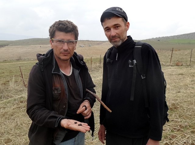 Taşı alan ‘Para eder mi?' diye üniversiteye koşuyor