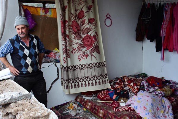 Ayvacıklılar geceyi çadırlarda geçirdi