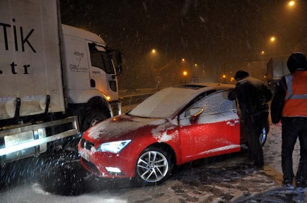 Kütahya'da zincirleme kaza: 2 ölü, 13 yaralı