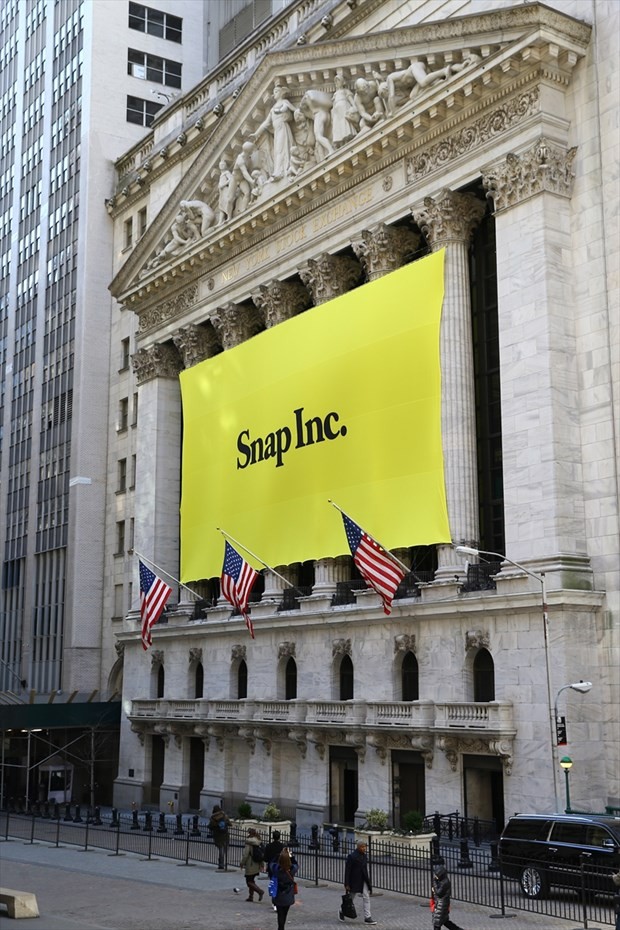 Snapchat halka arzı ünlü modelle kutladı