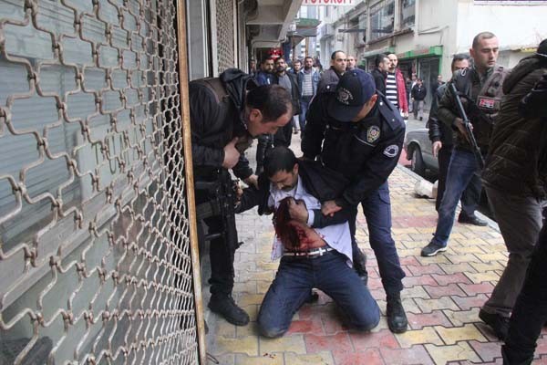 Bakan korumaları silahlı kavgaya müdahale etti