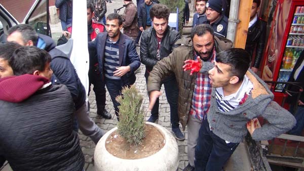 Bakan korumaları silahlı kavgaya müdahale etti