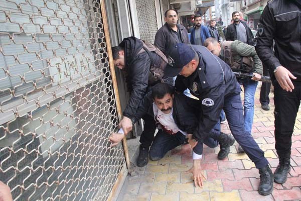 Bakan korumaları silahlı kavgaya müdahale etti