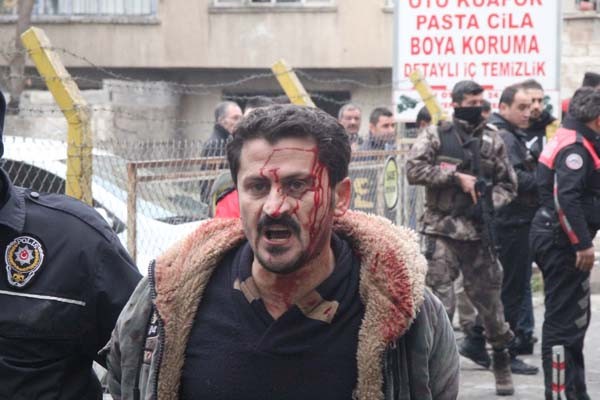 Bakan korumaları silahlı kavgaya müdahale etti