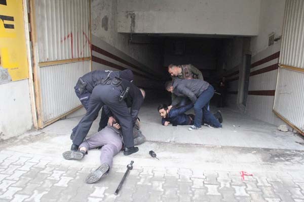 Bakan korumaları silahlı kavgaya müdahale etti