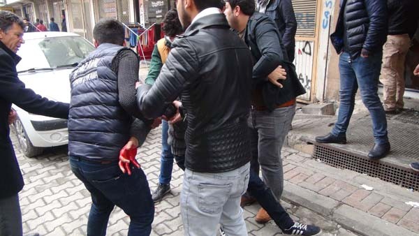 Bakan korumaları silahlı kavgaya müdahale etti