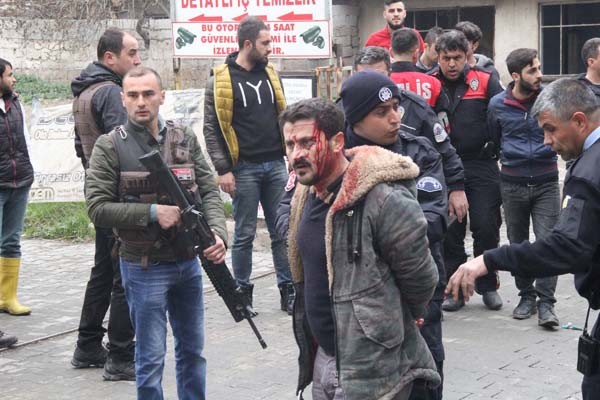 Bakan korumaları silahlı kavgaya müdahale etti
