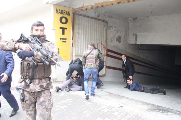 Bakan korumaları silahlı kavgaya müdahale etti