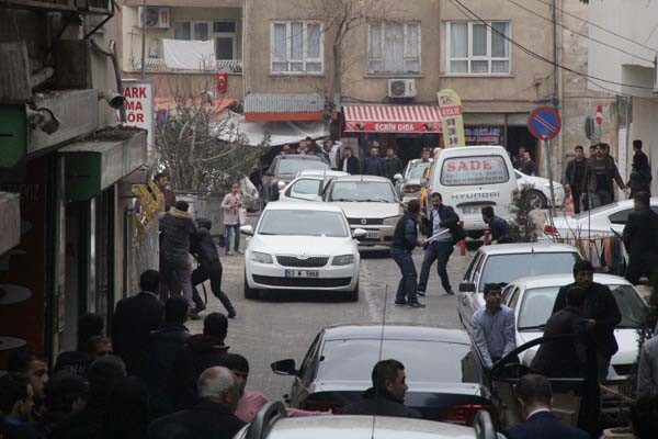 Bakan korumaları silahlı kavgaya müdahale etti