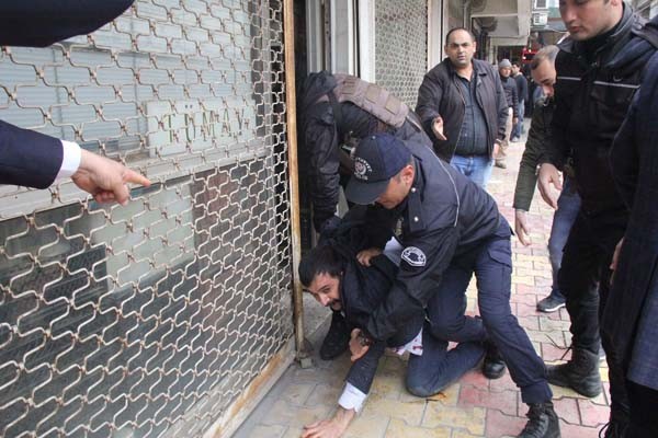 Bakan korumaları silahlı kavgaya müdahale etti