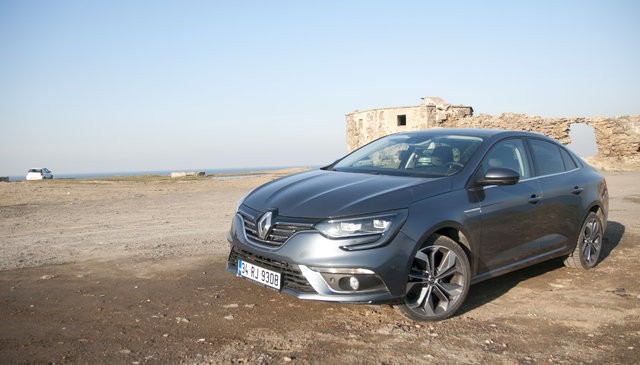Bir yıl boyunca 'Yılın otomobili' logosunu reklamlarında kullanacak