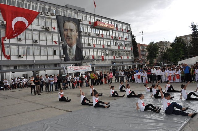 19 Mayıs bayramı tüm yurtta coşkuyla kutlandı