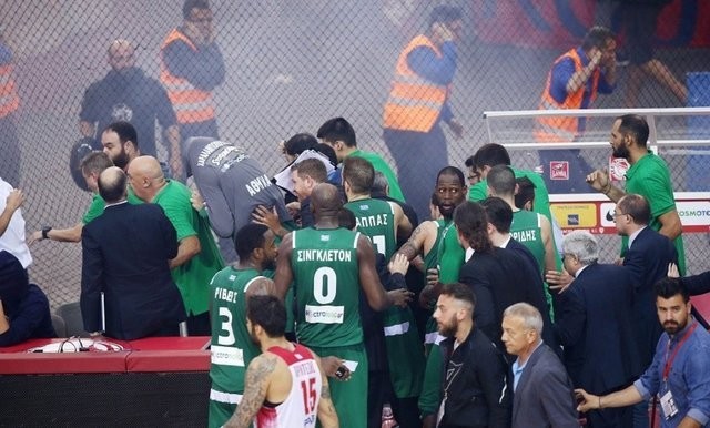 Pana, Olympiakos'un sahasında şampiyon oldu ortalık karıştı!