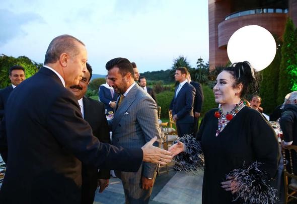Cumhurbaşkanı'nın iftarında ünlüler geçidi