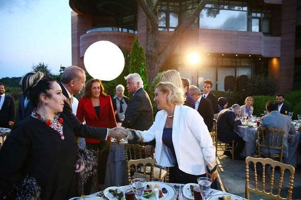 Cumhurbaşkanı'nın iftarında ünlüler geçidi
