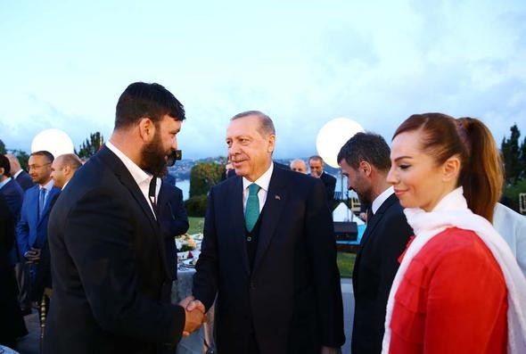 Cumhurbaşkanı'nın iftarında ünlüler geçidi