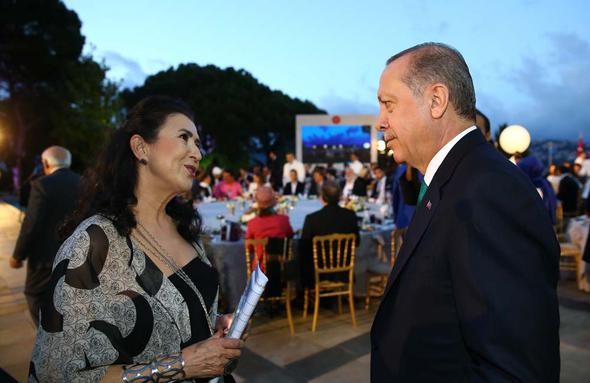 Cumhurbaşkanı'nın iftarında ünlüler geçidi
