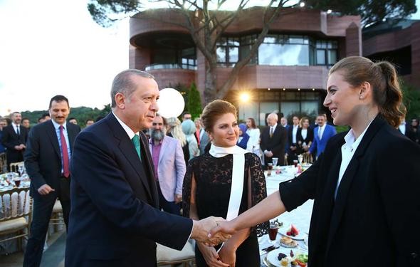 Cumhurbaşkanı'nın iftarında ünlüler geçidi