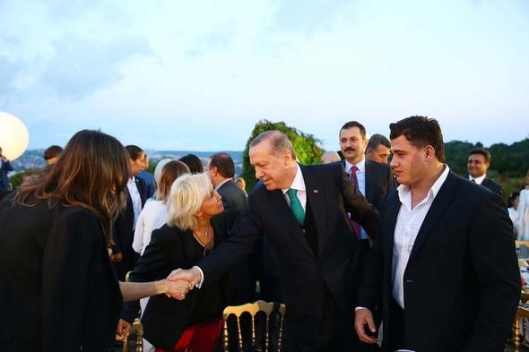 Cumhurbaşkanı'nın iftarında ünlüler geçidi