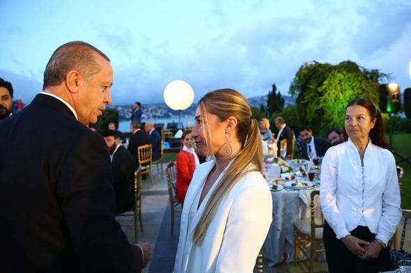 Cumhurbaşkanı'nın iftarında ünlüler geçidi