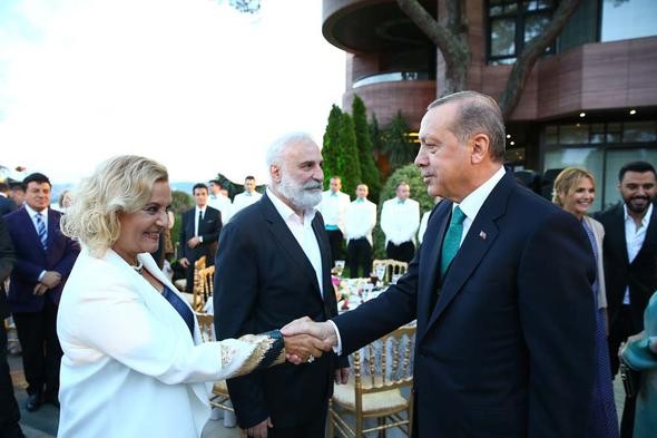 Cumhurbaşkanı'nın iftarında ünlüler geçidi