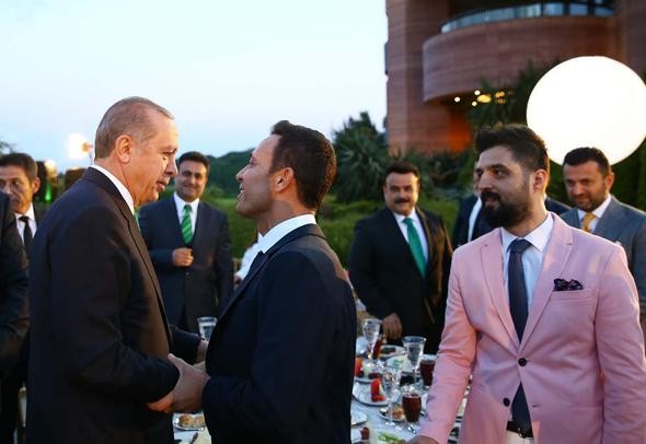 Cumhurbaşkanı'nın iftarında ünlüler geçidi