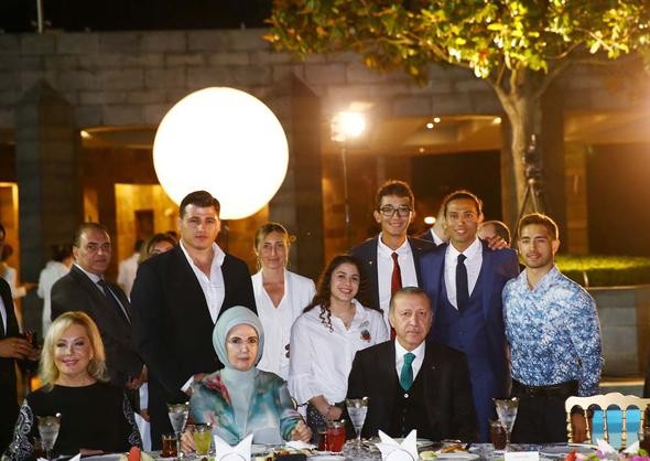 Cumhurbaşkanı'nın iftarında ünlüler geçidi
