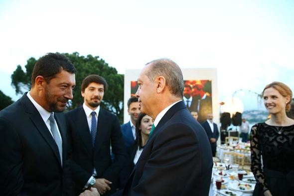 Cumhurbaşkanı'nın iftarında ünlüler geçidi
