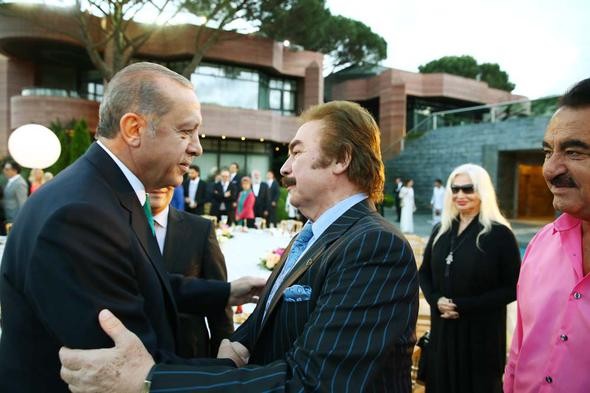 Cumhurbaşkanı'nın iftarında ünlüler geçidi