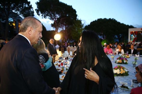 Cumhurbaşkanı'nın iftarında ünlüler geçidi
