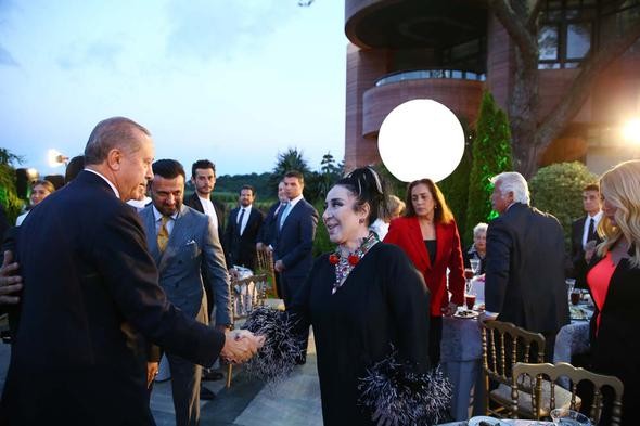 Cumhurbaşkanı'nın iftarında ünlüler geçidi