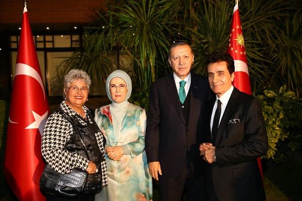 Cumhurbaşkanı'nın iftarında ünlüler geçidi