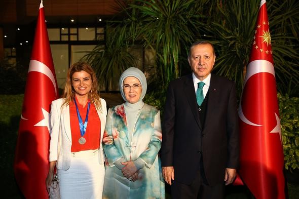 Cumhurbaşkanı'nın iftarında ünlüler geçidi