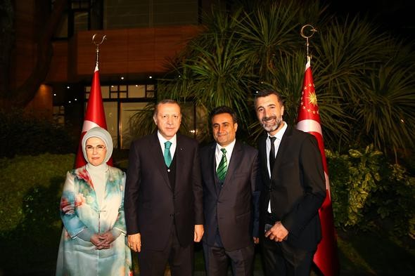 Cumhurbaşkanı'nın iftarında ünlüler geçidi