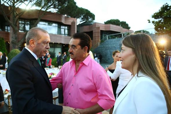 Cumhurbaşkanı'nın iftarında ünlüler geçidi