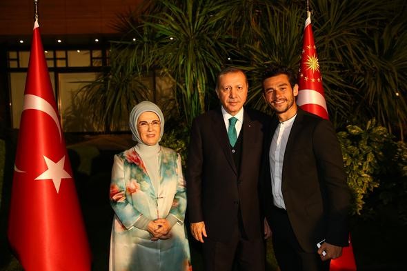Cumhurbaşkanı'nın iftarında ünlüler geçidi