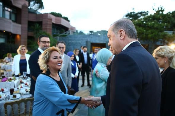 Cumhurbaşkanı'nın iftarında ünlüler geçidi