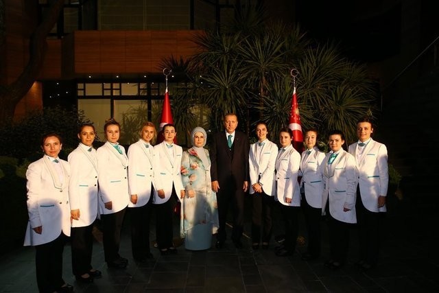 Cumhurbaşkanı'nın iftarında ünlüler geçidi