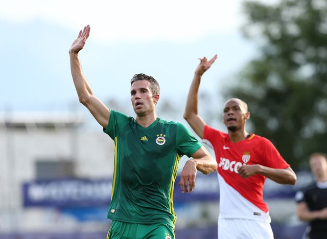 Feyenoord Robin van Persie'yi transfer ediyor