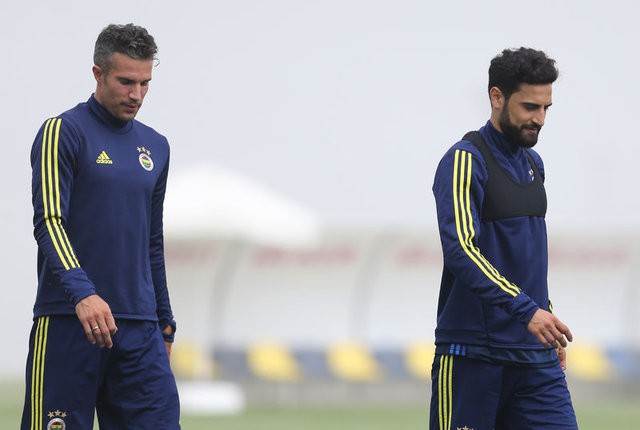 Feyenoord Robin van Persie'yi transfer ediyor