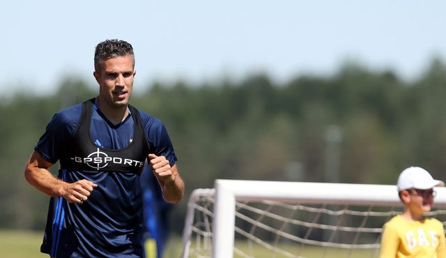 Feyenoord Robin van Persie'yi transfer ediyor