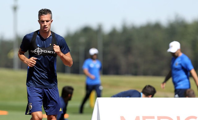 Feyenoord Robin van Persie'yi transfer ediyor