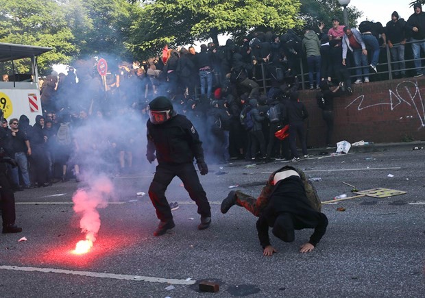 İşte fotoğraflarla Hamburg'daki G-20 protestoları