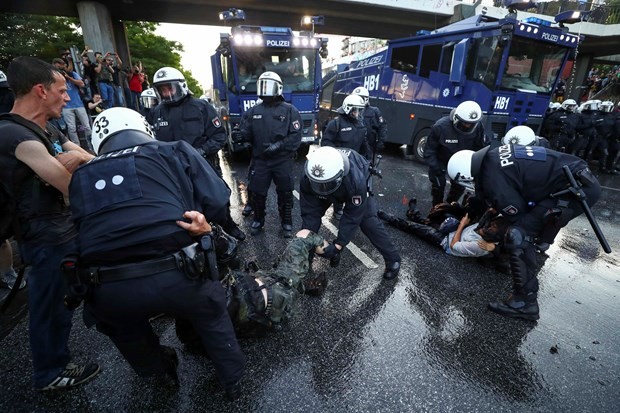 İşte fotoğraflarla Hamburg'daki G-20 protestoları
