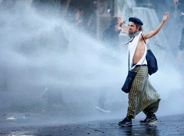 İşte fotoğraflarla Hamburg'daki G-20 protestoları