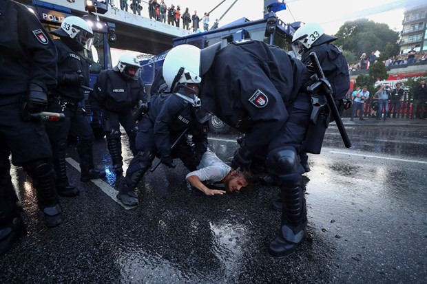 İşte fotoğraflarla Hamburg'daki G-20 protestoları
