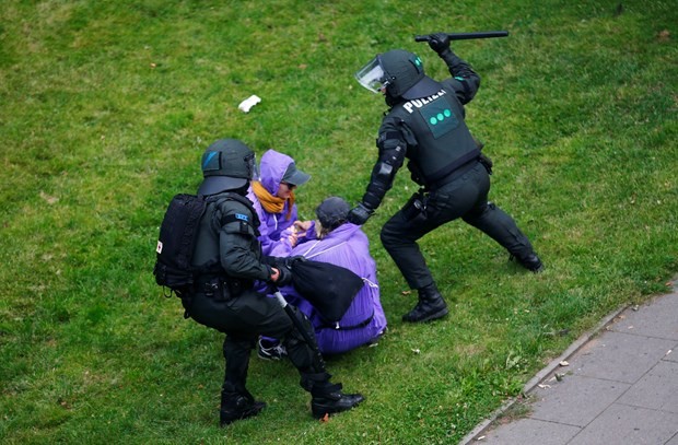 İşte fotoğraflarla Hamburg'daki G-20 protestoları