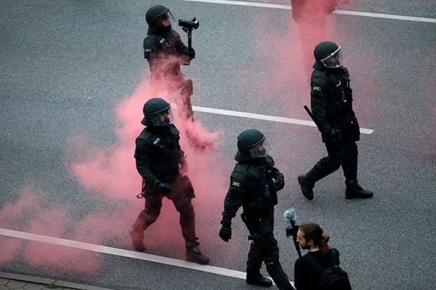İşte fotoğraflarla Hamburg'daki G-20 protestoları