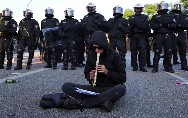 İşte fotoğraflarla Hamburg'daki G-20 protestoları