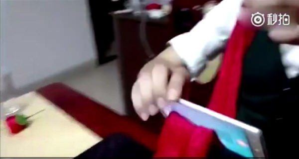 David Copperfield para ile yaptığı gösterinin hilesini açıkladı.